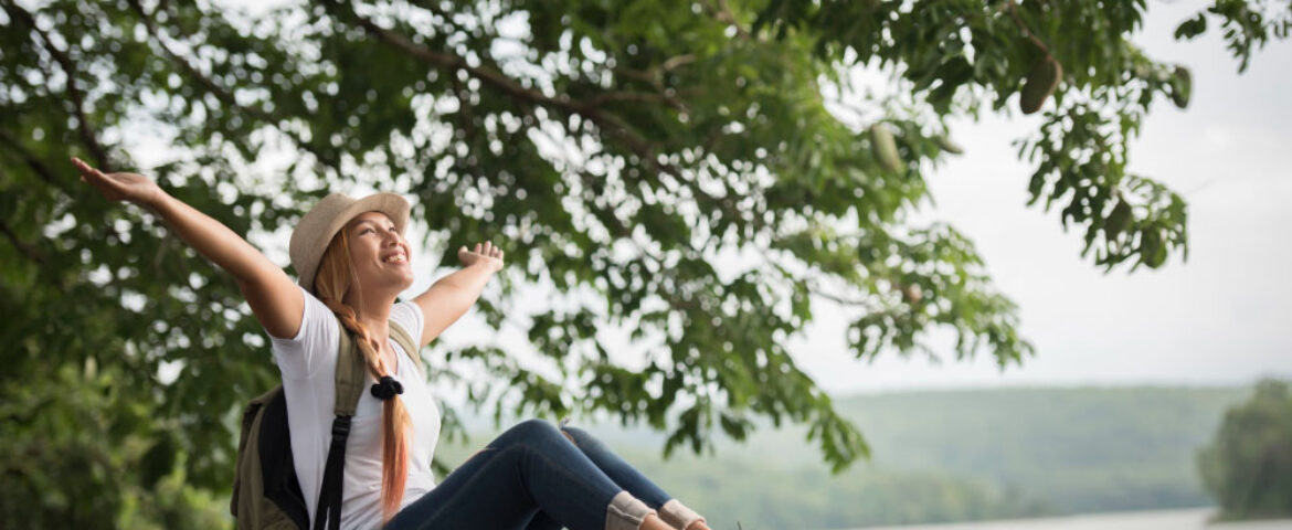Life Coaching vs. Self-Help Books: What’s the Real Difference?
